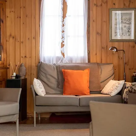 Chalet Typique Et Chaleureux Avec Vue Alpesi faház *